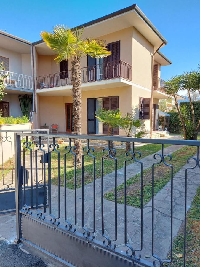 Villino Giuliana Villa ปิเอตราซานตา ภายนอก รูปภาพ